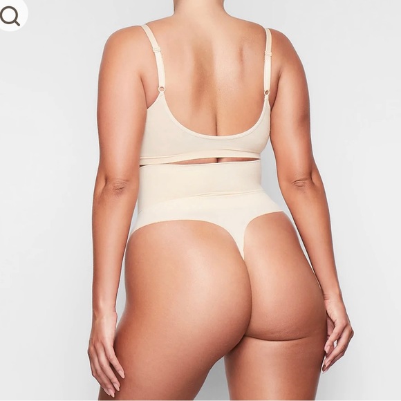 SKIMS - CORE CONTROL THONG - Picture 3 of 6